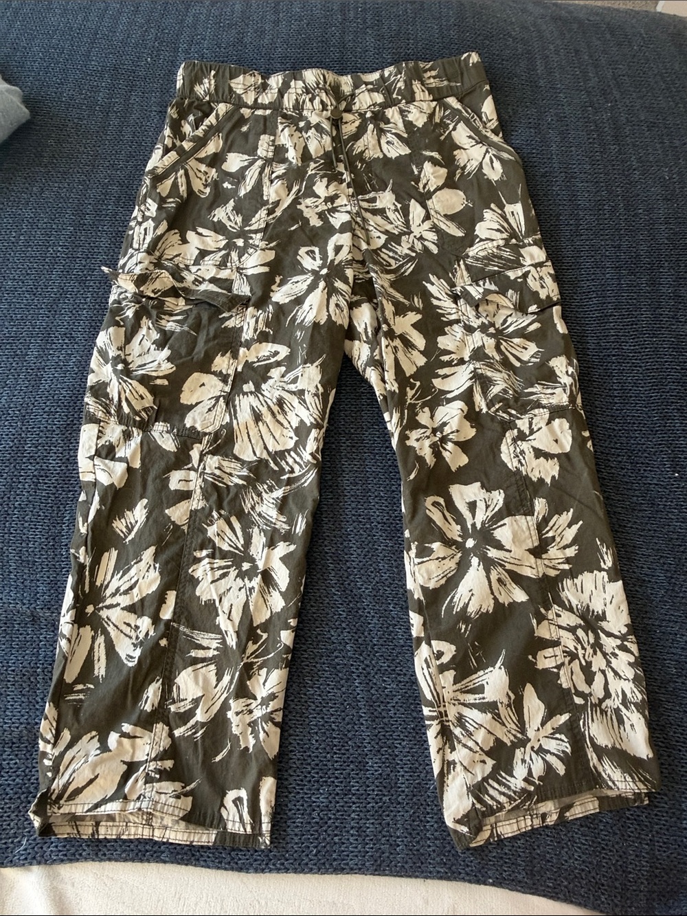 Democracy Women's Olive Green Floral Wide Leg Cargo Pants  Stretchy Size 10